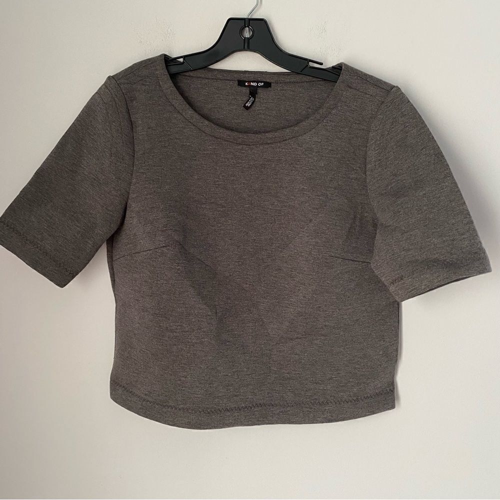 Kind Of Women’s Crew Neck Short Sleeve Cropped Gray Top size L